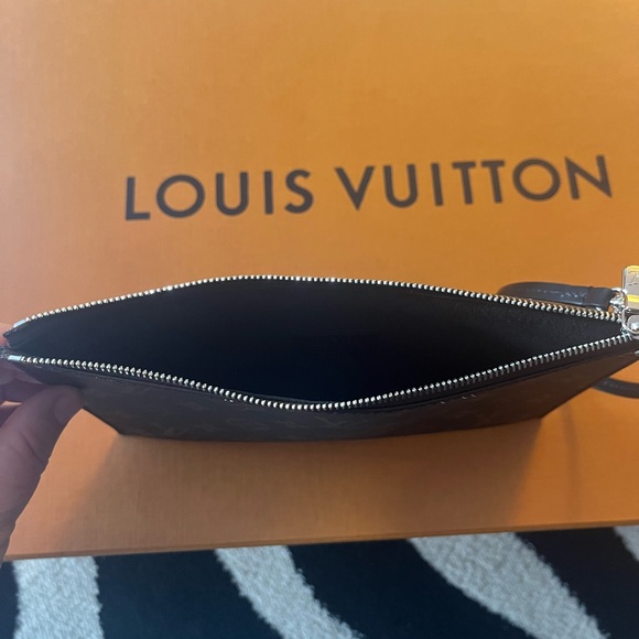 LV pouchette clutch - Picture 10 of 15